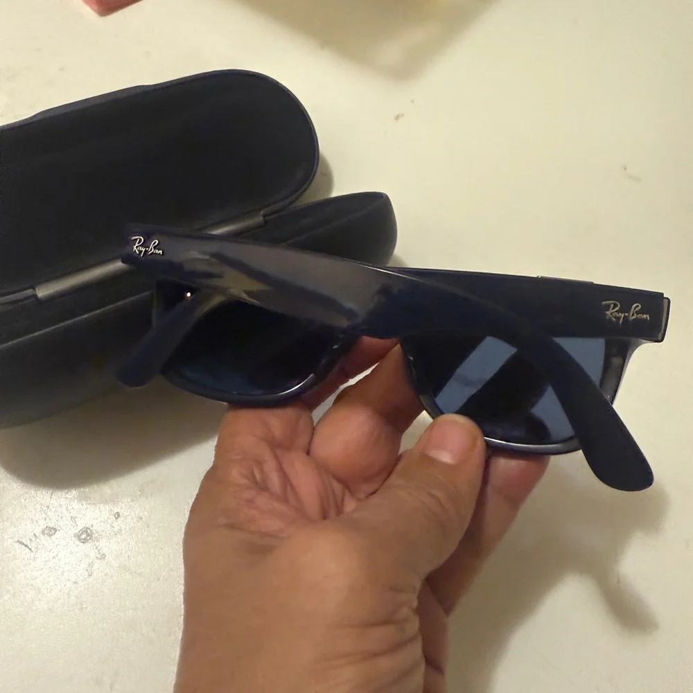 Ray-Ban Black Smart Glasses in new conditions, chic and perfect for tech lovers.